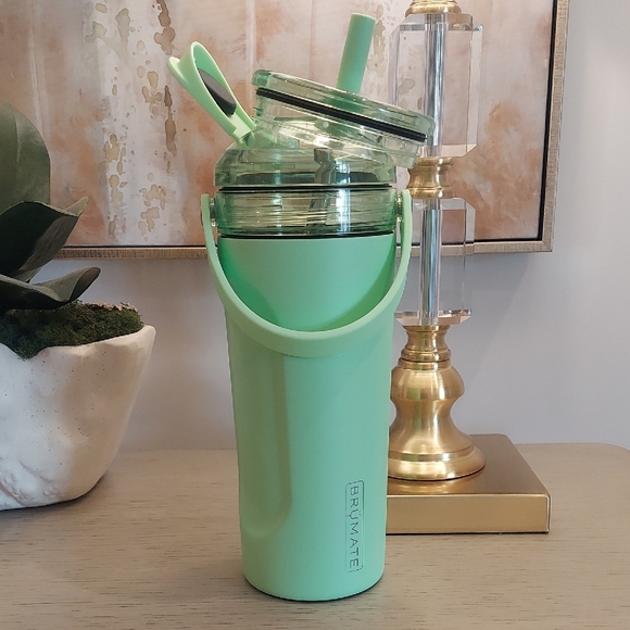 BrüMate Multishaker 26 oz Water Bottle In Kiwi Green With Extra Lid - Picture 2 of 6